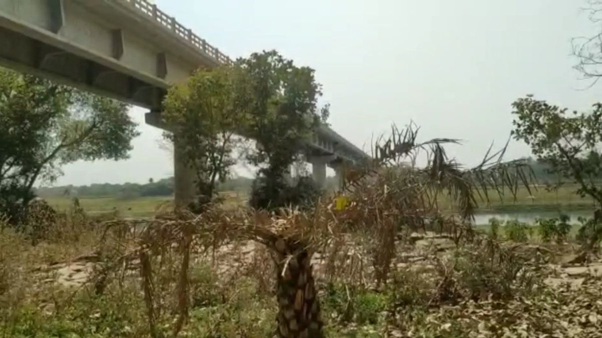 यमुना नदी का वह पुल जहां से नवजात को फेंका गया. (Photo: Aajtak)