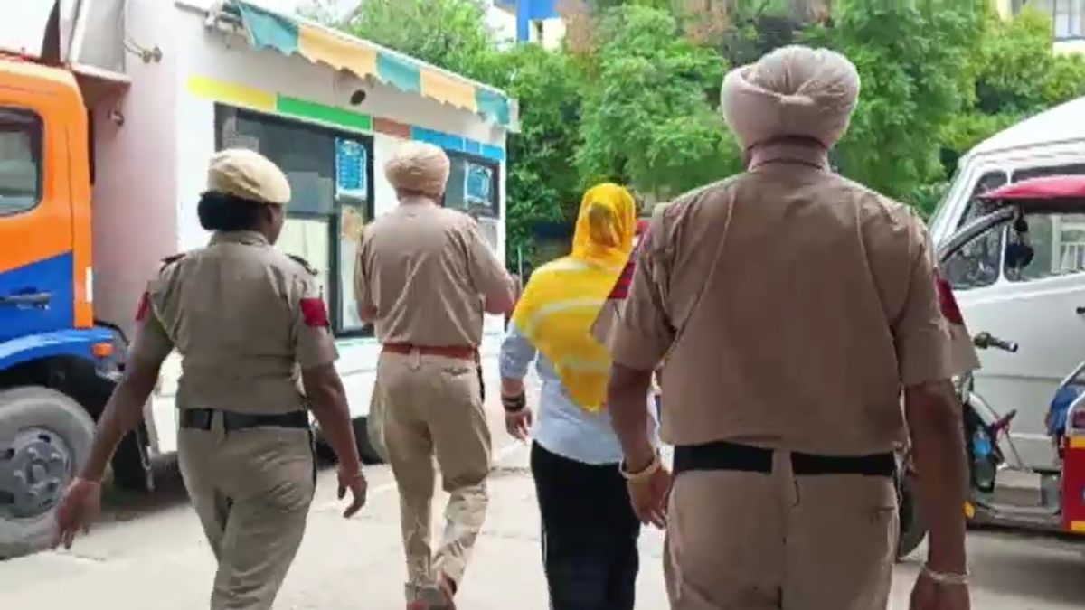 fake punjab police asi woman arrested moga uniform marriage drama