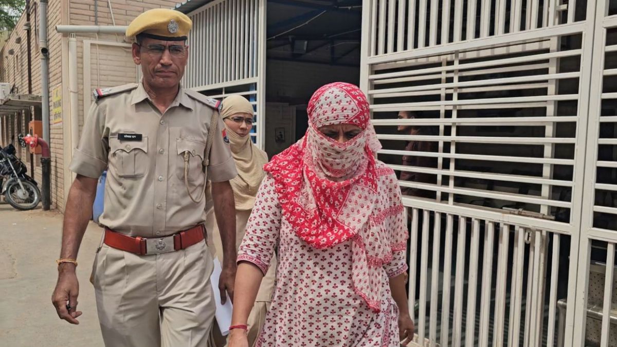 fear for reputation paid 2 crore story of 65 year old doctor nurse trap fear for reputation paid 2 crore story of 65 year old doctor nurse trap