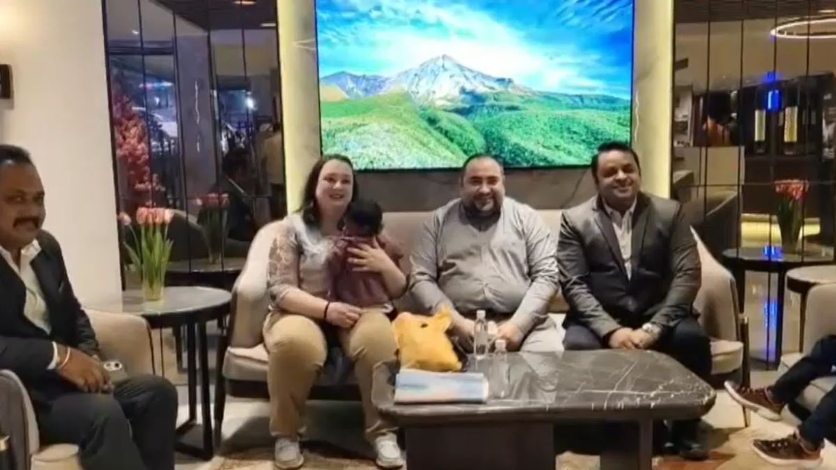 foreign couple spain adopts orphan girl deoghar blessing baba baidyanath