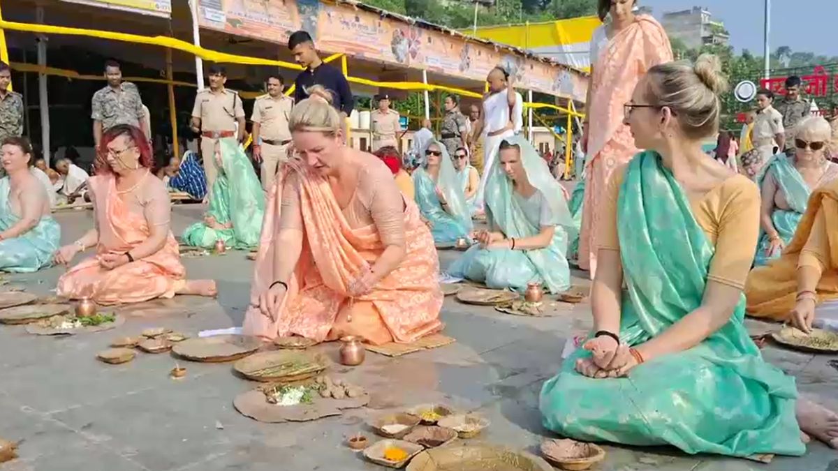 foreign devotees russia ukraine italy germany pind daan gaya pitru paksha foreign devotees russia ukraine italy germany pind daan gaya pitru paksha