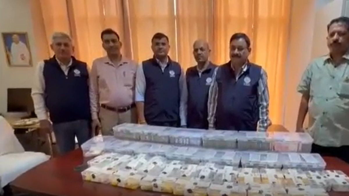former up arto lalit kumar raid lucknow noida properties 13 kg gold 9 kg silver vigilance team reward former up arto lalit kumar raid lucknow noida properties 13 kg gold 9 kg silver vigilance team reward
