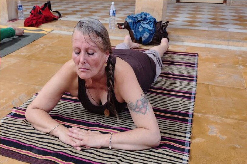 France women perform shradh