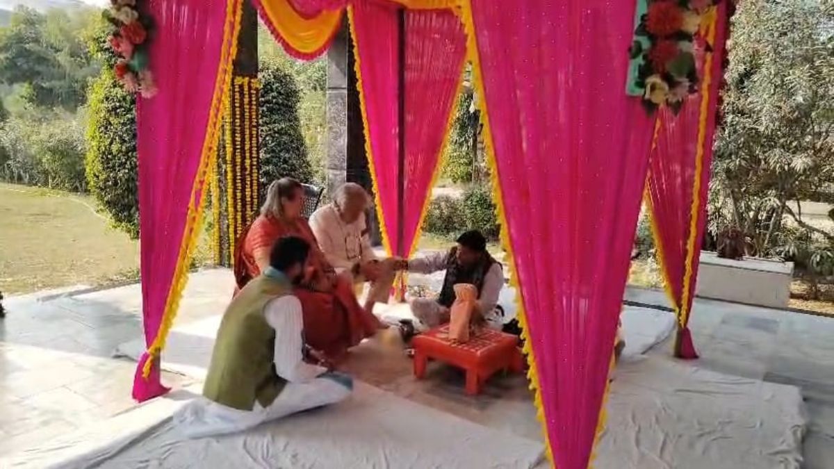 French Elderly Couple Married After 40 Years with Hindu Rituals in Agra