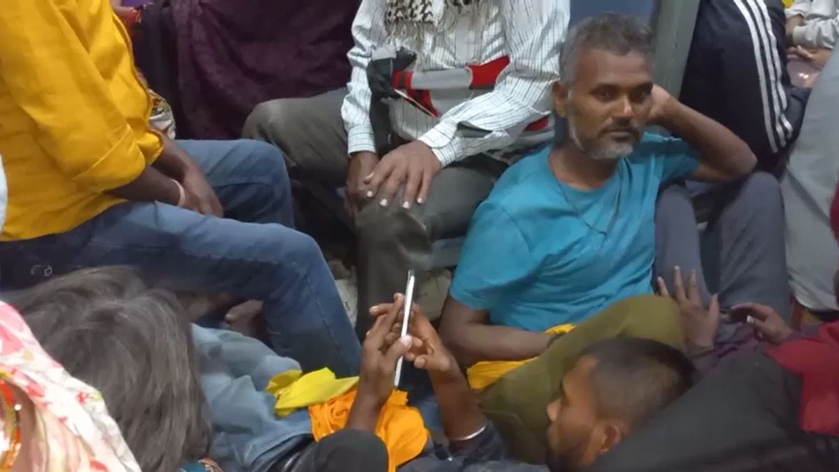 Gates windows bathrooms Delhi train overcrowded packed brim