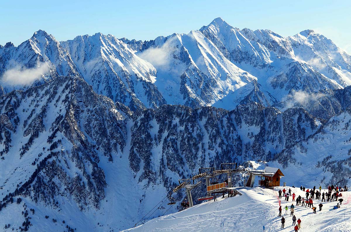 Alien bases inside mountains Alien bases inside mountains