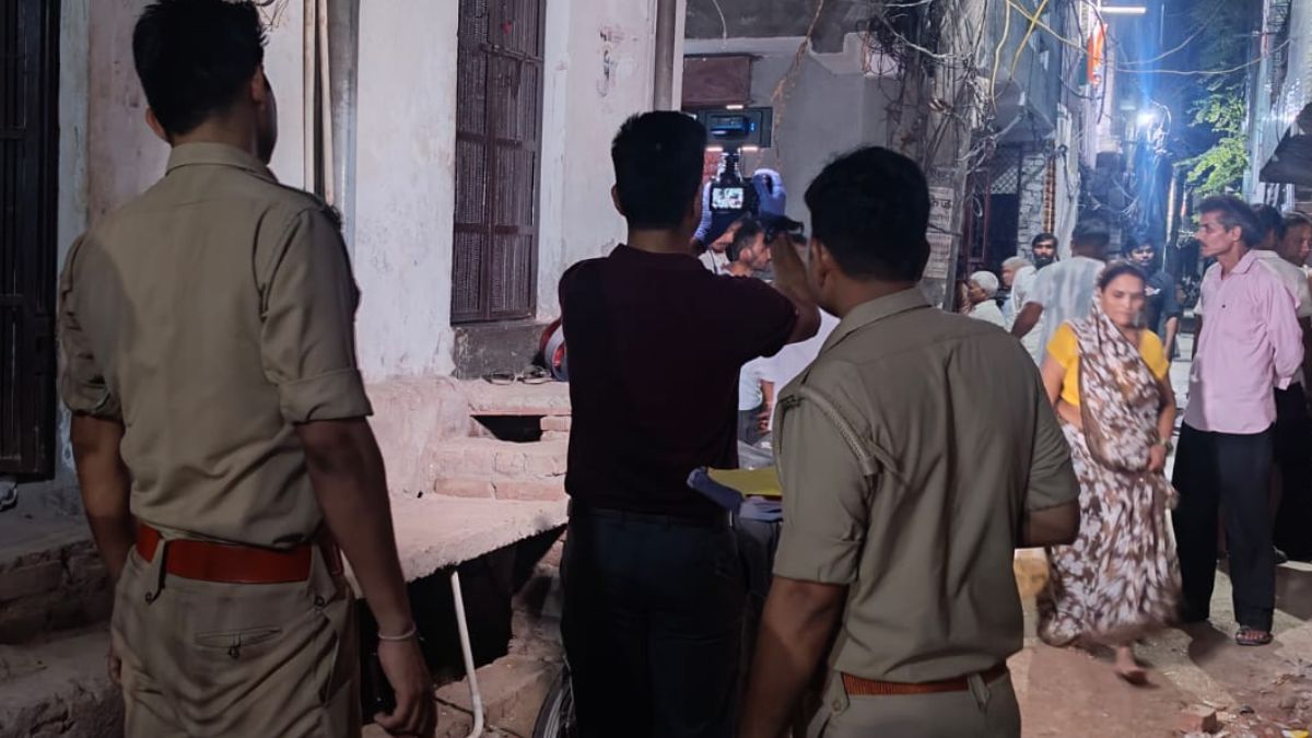 ghaziabad mother two year old daughter found hanging husband detained