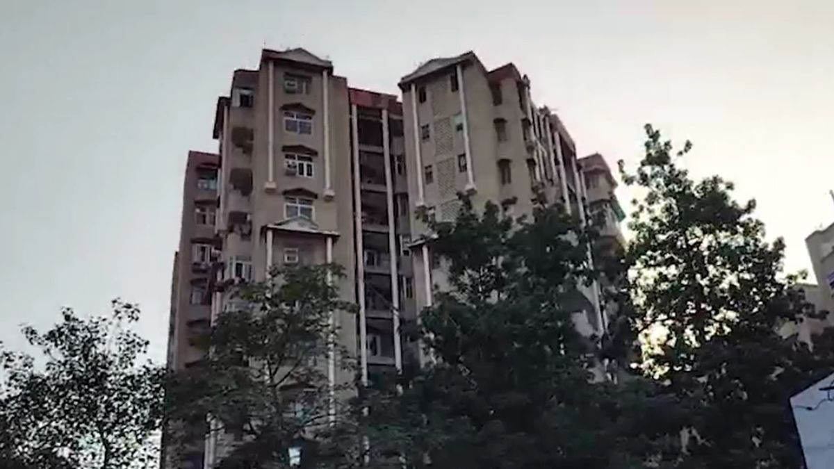 Ghaziabad Vaishali Balcony Slab Falls From 12th Floor Three Cars Damaged
