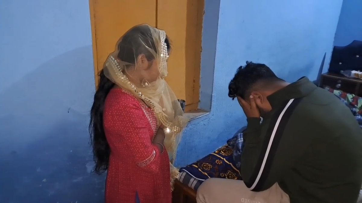 girlfriend lover beaten family forced sindoor marriage