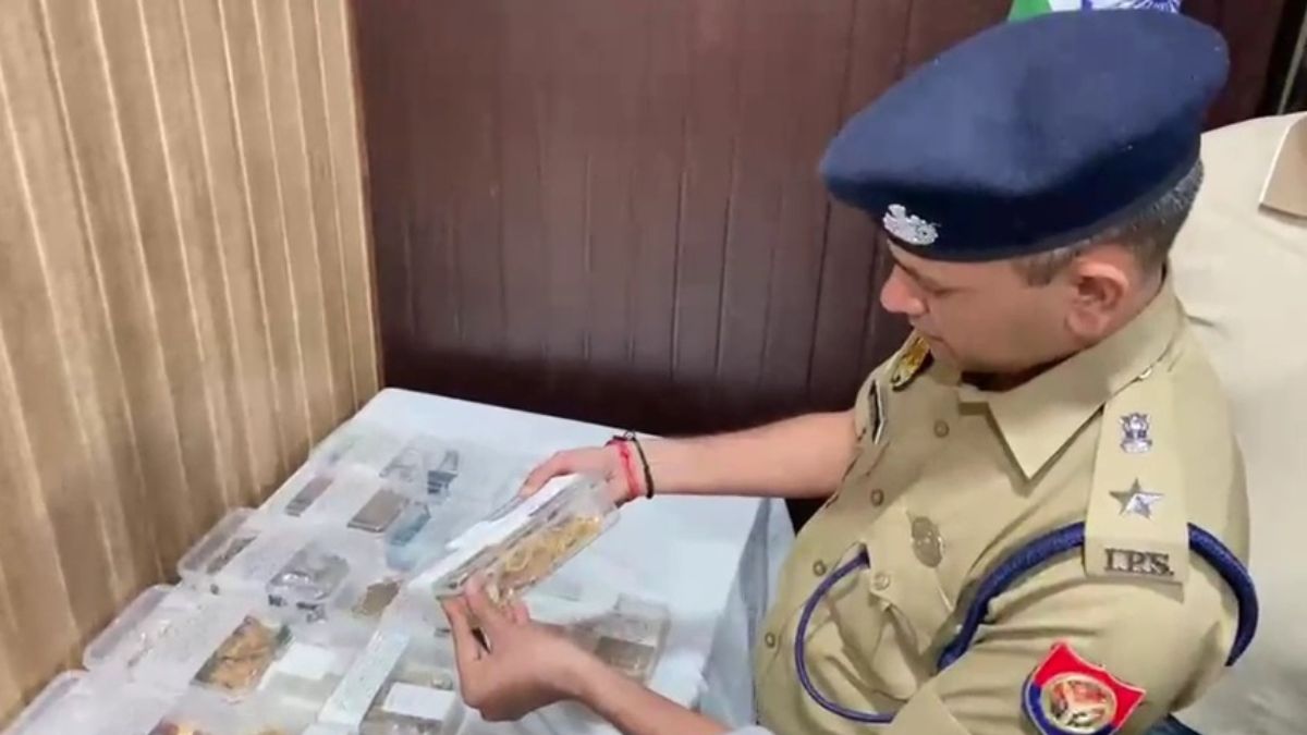 gold silver 12 crore theft Husband wife sister in law fleeing Nepali servants story