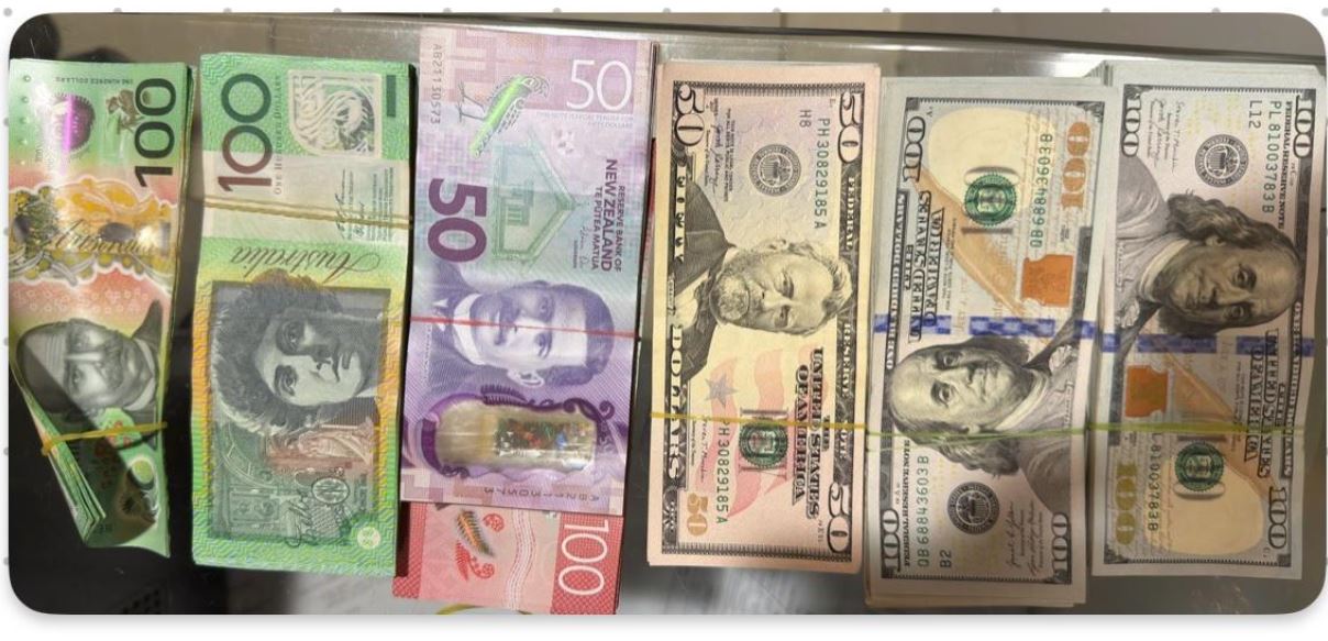 Foreign Currency seized Mumbai Airport