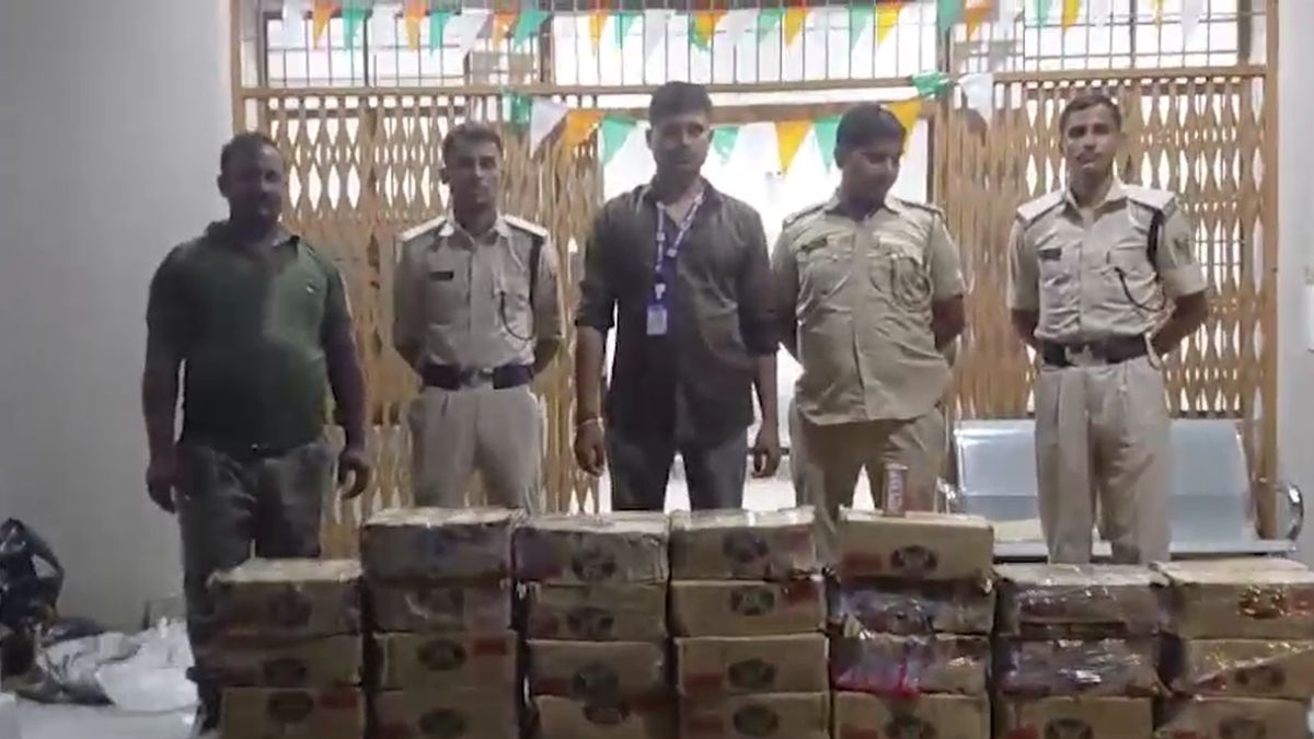 Gopalganj Scorpio Hidden Compartments Liquor Smuggling Engine Body Tyre Two Arrested Gopalganj Scorpio Hidden Compartments Liquor Smuggling Engine Body Tyre Two Arrested