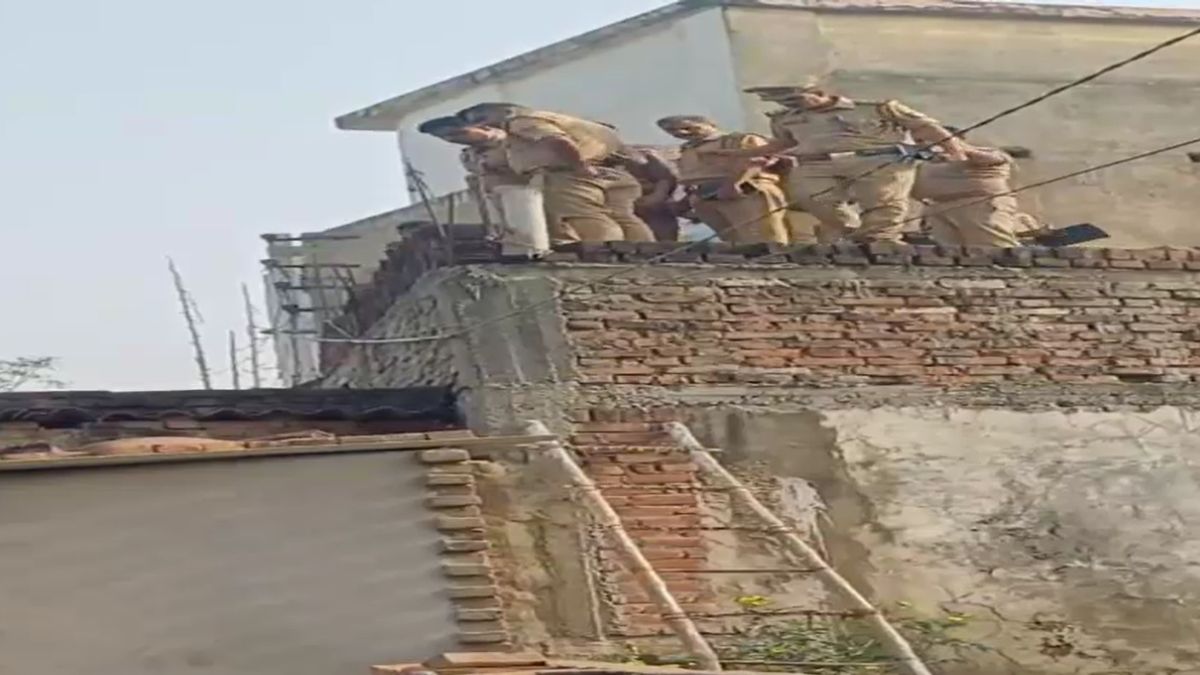 gorakhpur youth body found naked toilet roof mystery condom packet