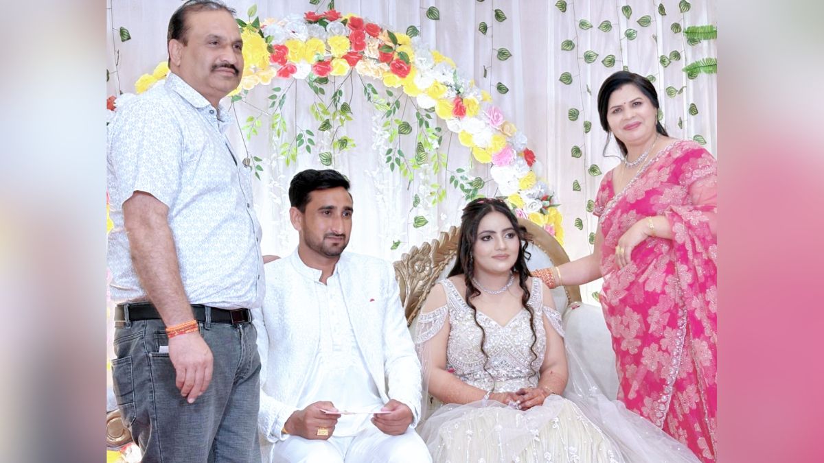 groom brings bride home in helicopter meerut wedding video viral