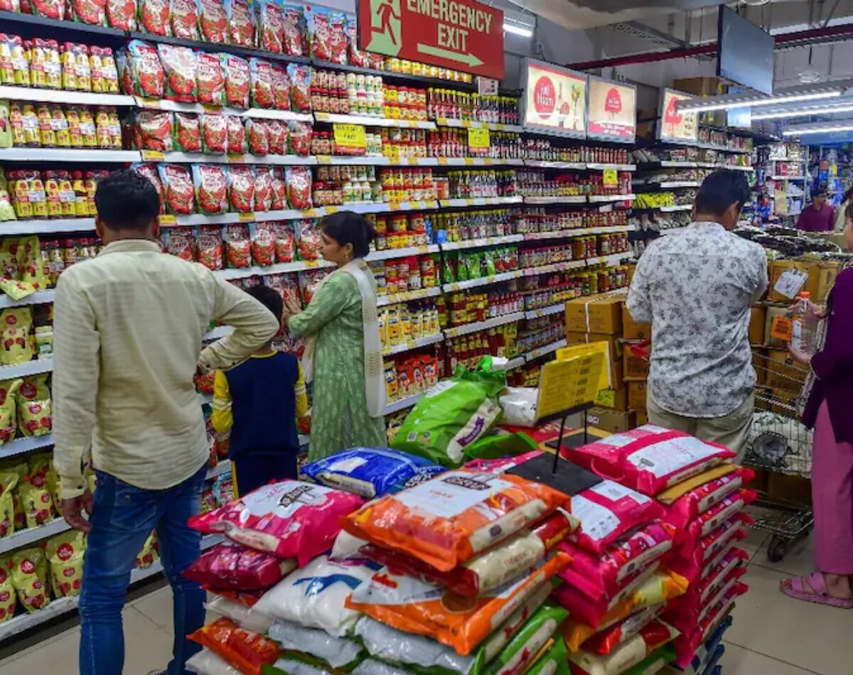 रोजमर्रा के सामान जीएसटी कट के बाद हुए सस्ते GST Rate Cut Impact (Photo: PTI)