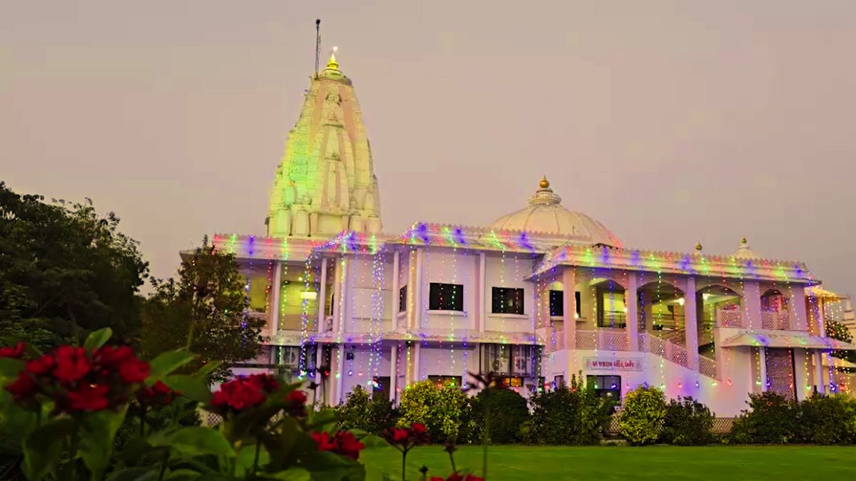 gujarat nri village 10000 people billion dollar turnover no police station