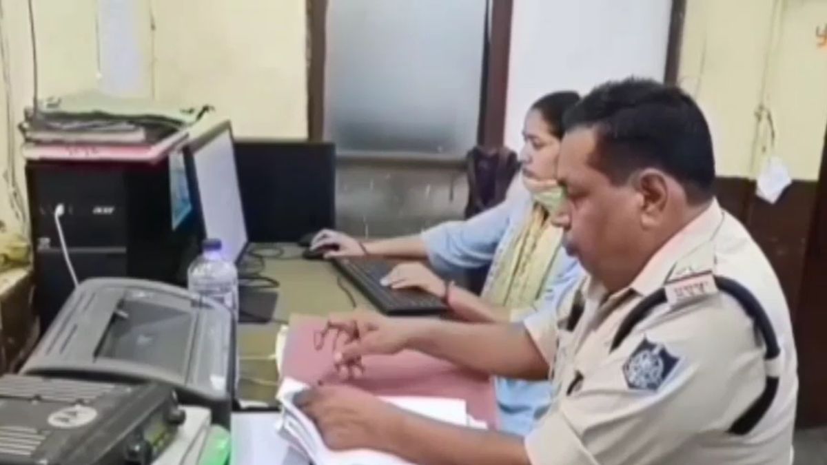Gwalior Cyber Fraud Fake Trading App Scam Man Loses Rs 36 Lakh Gwalior Cyber Fraud Fake Trading App Scam Man Loses Rs 36 Lakh