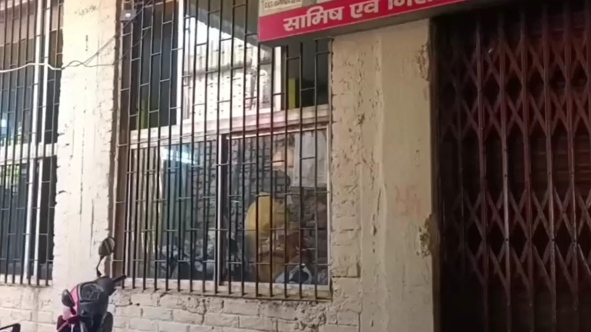 Hajipur Hotel Food License Suspended Over Cockroach Complaints
