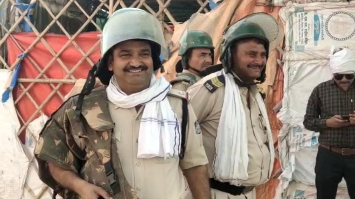 'पहचान छुपाकर की शादी, फिर कई लोगों ने किया रेप...' मुख्य आरोपी के घर पर चला हथौड़ा