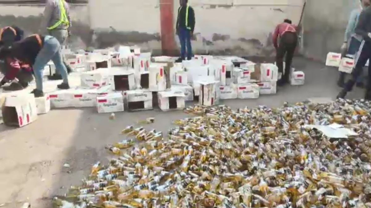 hapur 2 crore 50 lakh worth of beer whisky expired crushed roller hapur 2 crore 50 lakh worth of beer whisky expired crushed roller