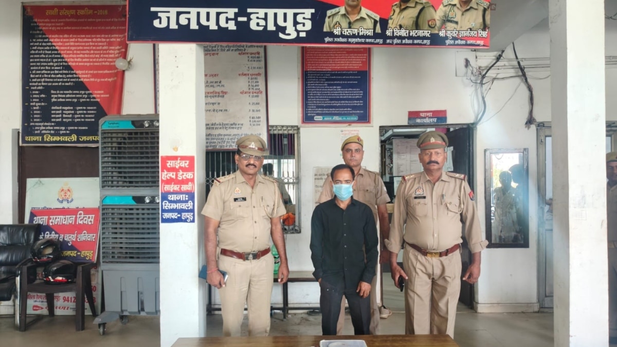 पुलिस की गिरफ्त में आरोपी.