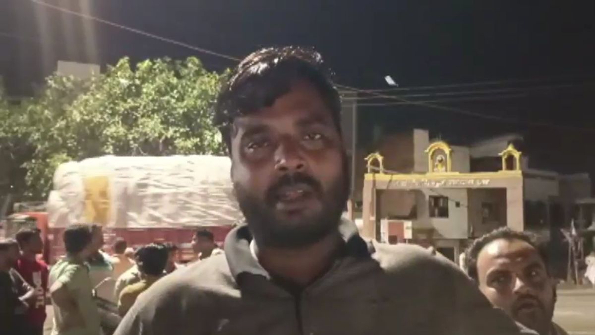 hapur car hijacking man gets out buy sweets suspect flees running car hapur car hijacking man gets out buy sweets suspect flees running car