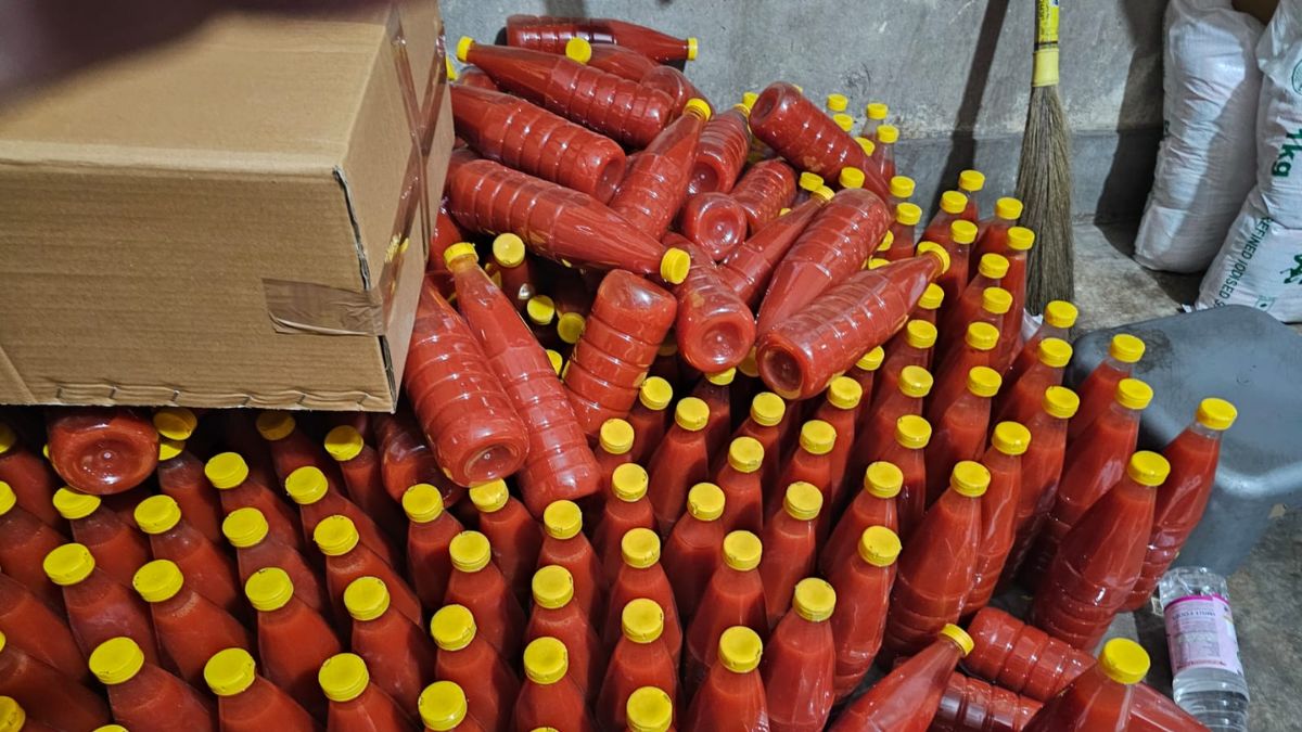 hapur food safety team raids adulterated sauce shop seizes 30 boxes