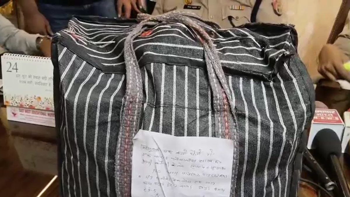 hapur police seize one crore demonetized notes accused arrested