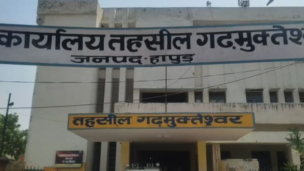 hapur sand mafia attack forest inspector watchman beaten illegal mining