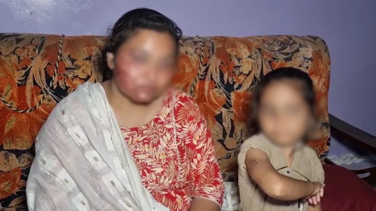 Hardoi 5 year old girl runs to police station saves mother property dispute Hardoi 5 year old girl runs to police station saves mother property dispute