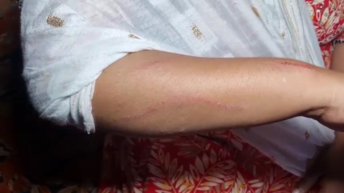 Hardoi 5 year old girl runs to police station saves mother property dispute Hardoi 5 year old girl runs to police station saves mother property dispute