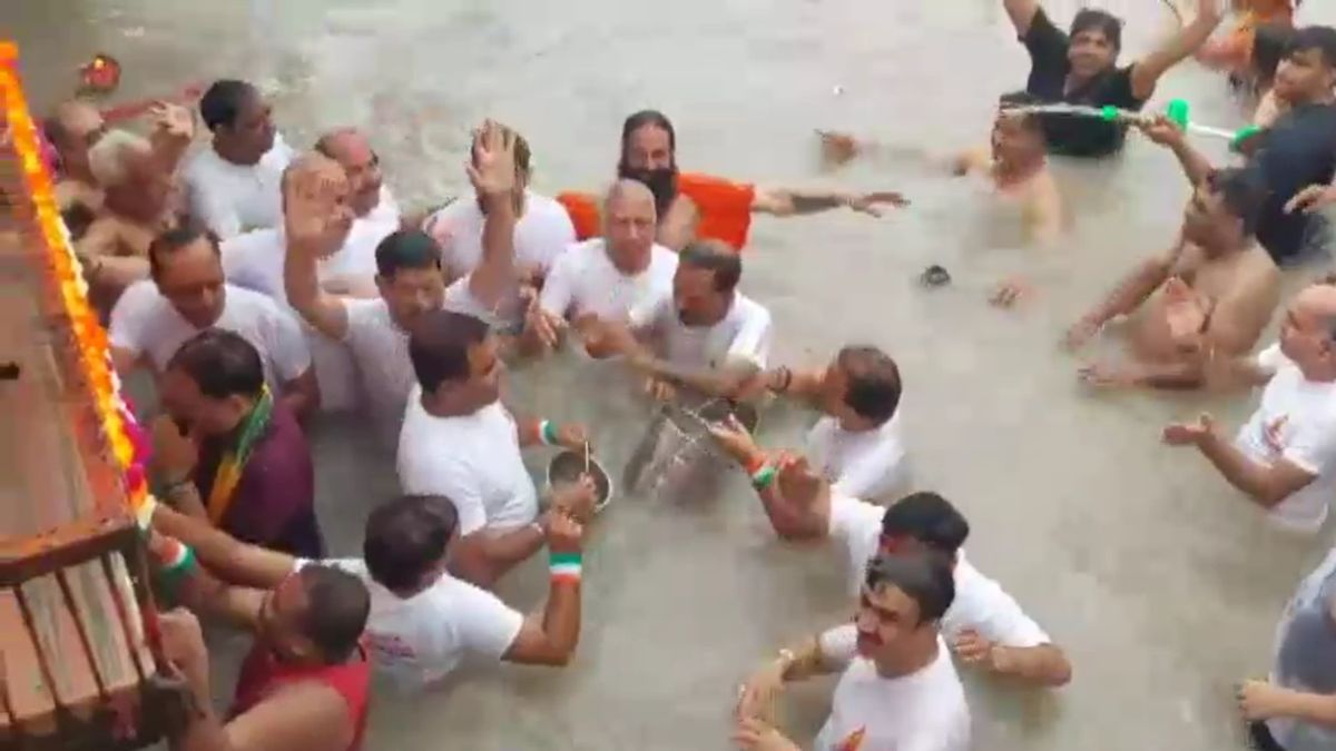 Haridwar Multani Community Celebrates Unique Dudh Ki Holi at Har Ki Pauri