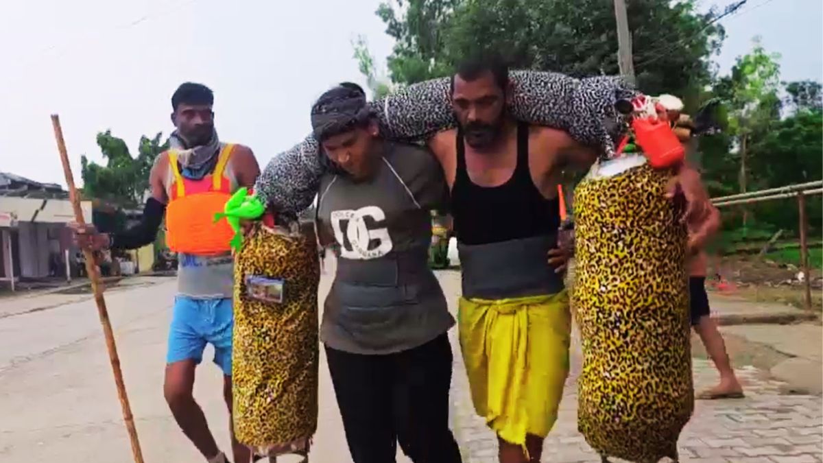haryana daughter in law walks 230 km with husband to bathe in laws with ganga water kanwar yatra haryana daughter in law walks 230 km with husband to bathe in laws with ganga water kanwar yatra