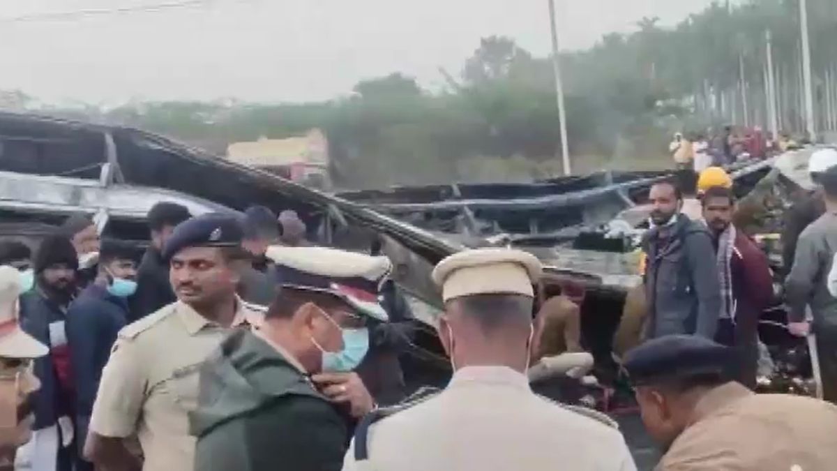 hiriyur tragedy 9 burnt alive sleeper bus fire lorry collision