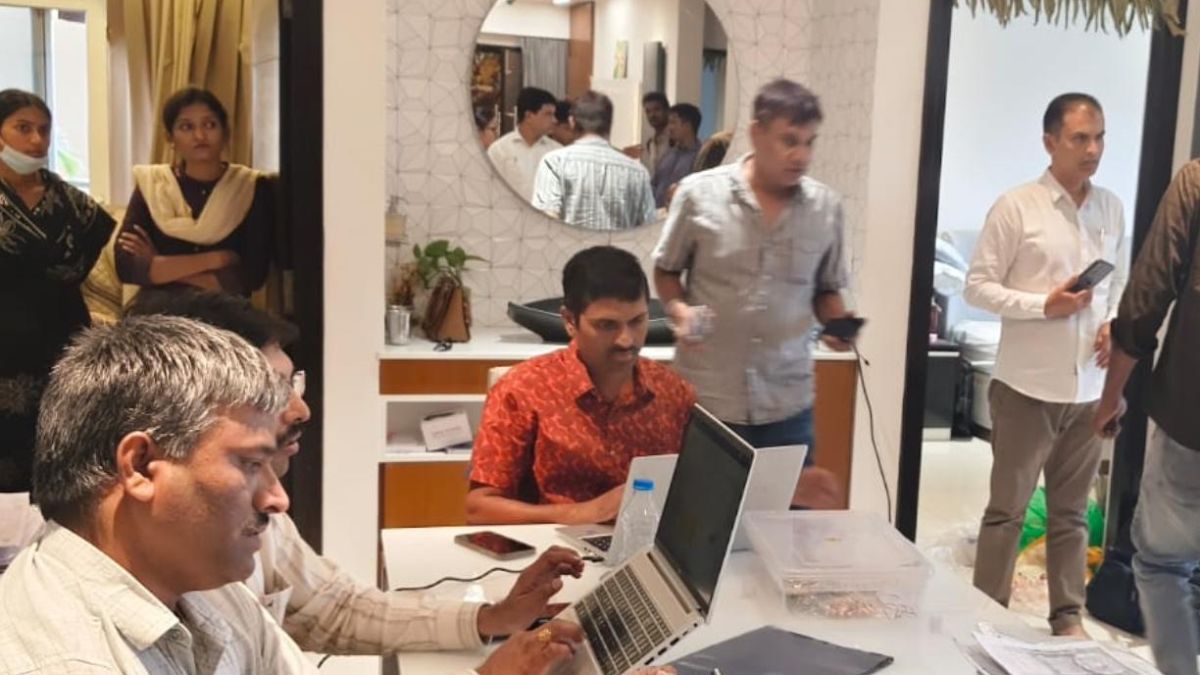 hmda chief engineer b ravinder da case acb raids assets worth rs 100 crore