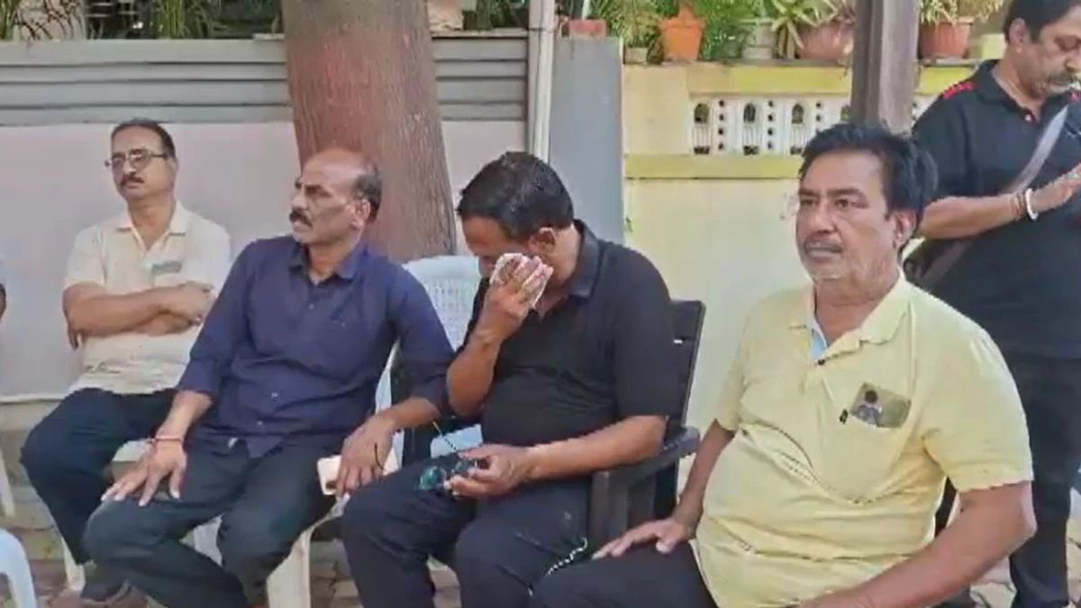 iaf pilot purvesh duragkar mother breaks down as son returns wrapped in tricolour