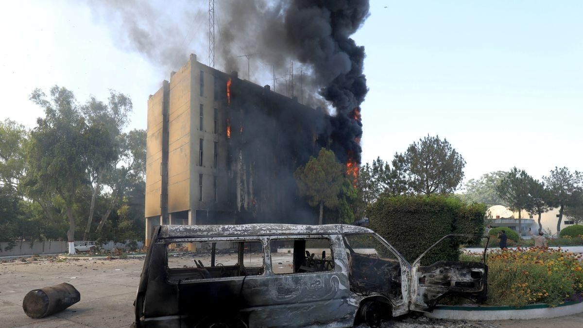 पीटीआई समर्थकों ने फैलाई हिंसा