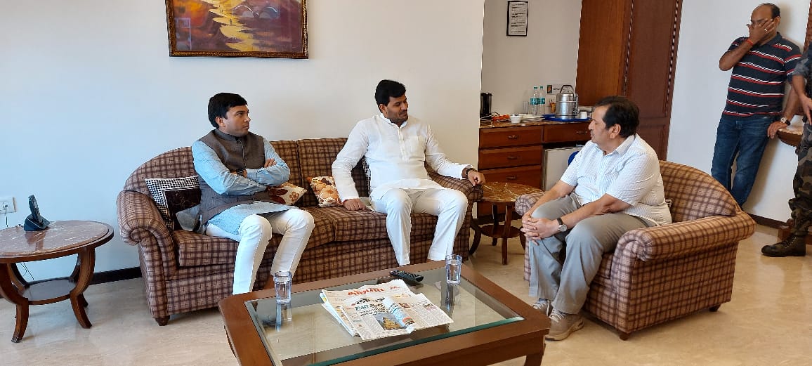 राणा दंपति से मिलने पहुंचे बीजेपी नेता