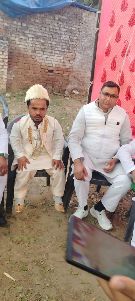 तीन फीट 7 इंच का दूल्हा, चार फीट की दुल्हन... यूपी के बुलंदशहर में हुई अनोखी शादी तीन फीट 7 इंच का दूल्हा, चार फीट की दुल्हन... यूपी के बुलंदशहर में हुई अनोखी शादी