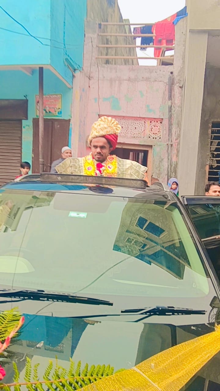 तीन फीट 7 इंच का दूल्हा, चार फीट की दुल्हन... यूपी के बुलंदशहर में हुई अनोखी शादी तीन फीट 7 इंच का दूल्हा, चार फीट की दुल्हन... यूपी के बुलंदशहर में हुई अनोखी शादी