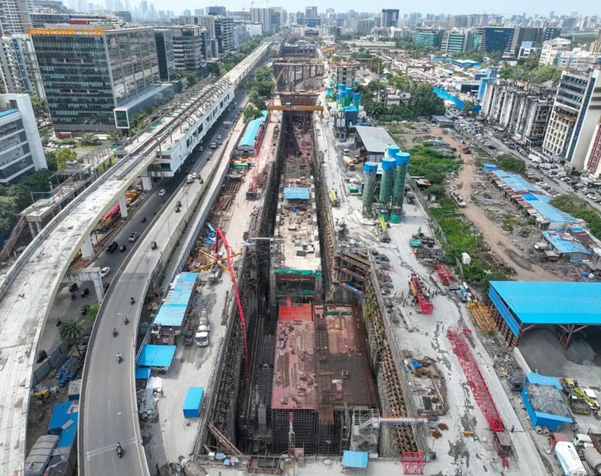 जमीन से 100 फीट नीचे बन रहा बुलेट ट्रेन स्टेशन. (Photo/ashwinivaishnaw.substack.com) Bullet Train Station Mumbai BKC