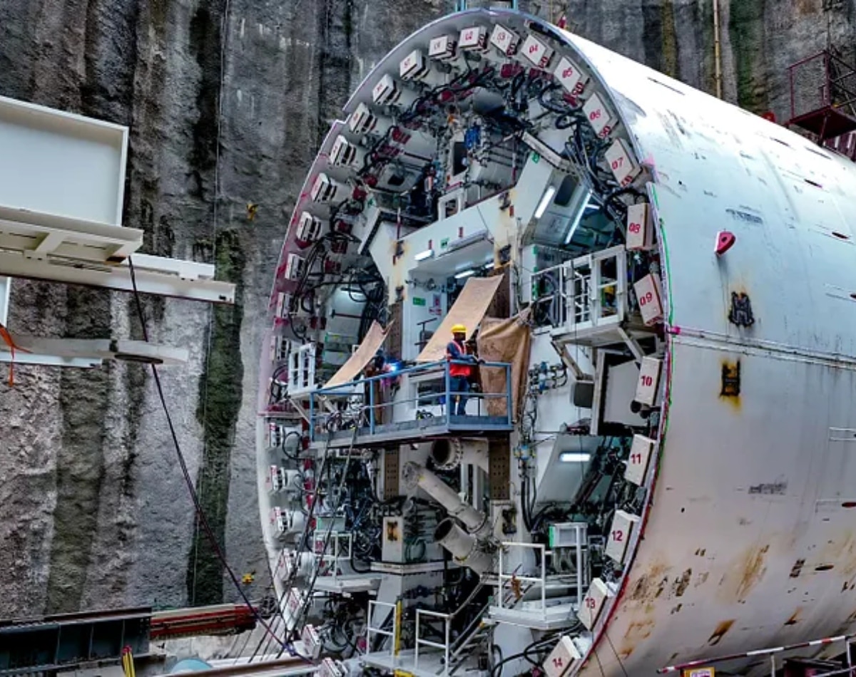 समुद्र के नीचे 7 किलोमीटर की सुरंग से निकलेगी बुलेट ट्रेन. (Photo: ashwinivaishnaw.substack.com) Bullet Train Under Sea Tunnel