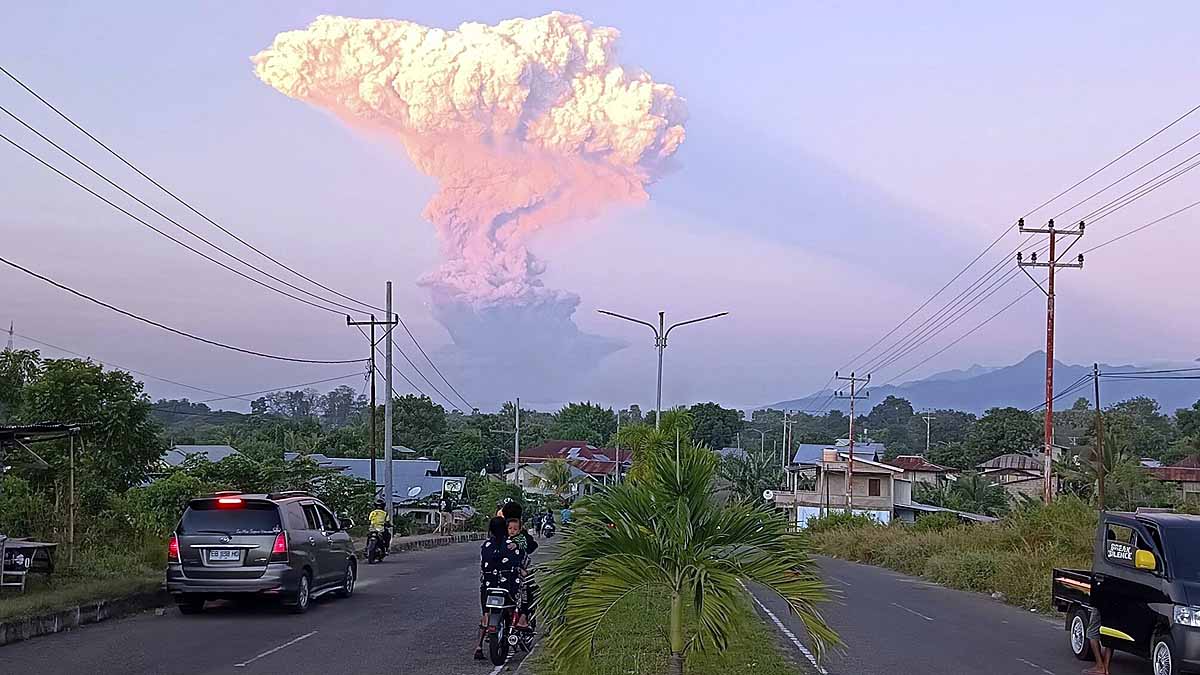 Mount Lewotobi Laki-Laki indonesia volcano