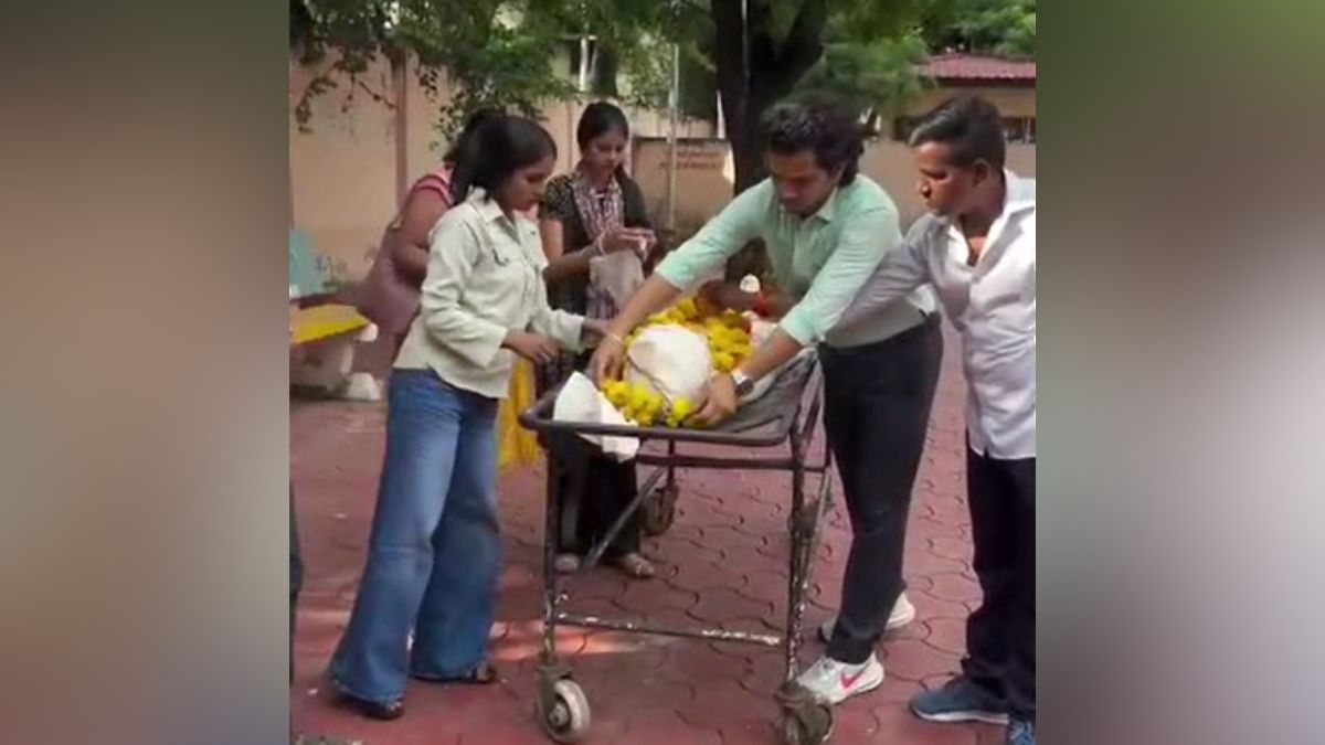 Indore Four Sons Refuse Mothers Last Rites Social Workers Funeral Imotional Story Indore Four Sons Refuse Mothers Last Rites Social Workers Funeral Imotional Story