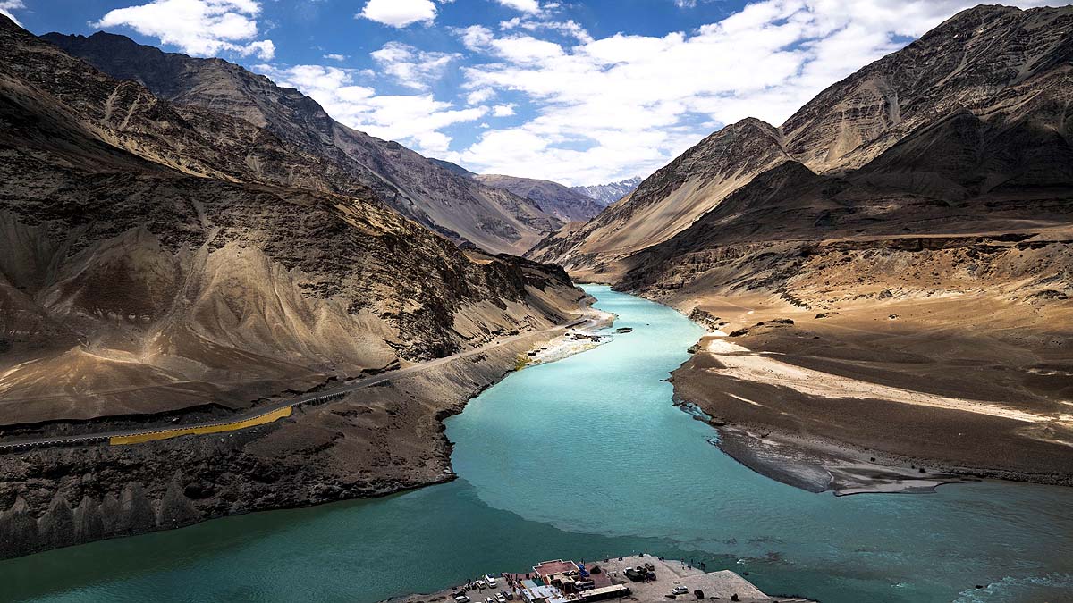 indus river and zanskar in leh