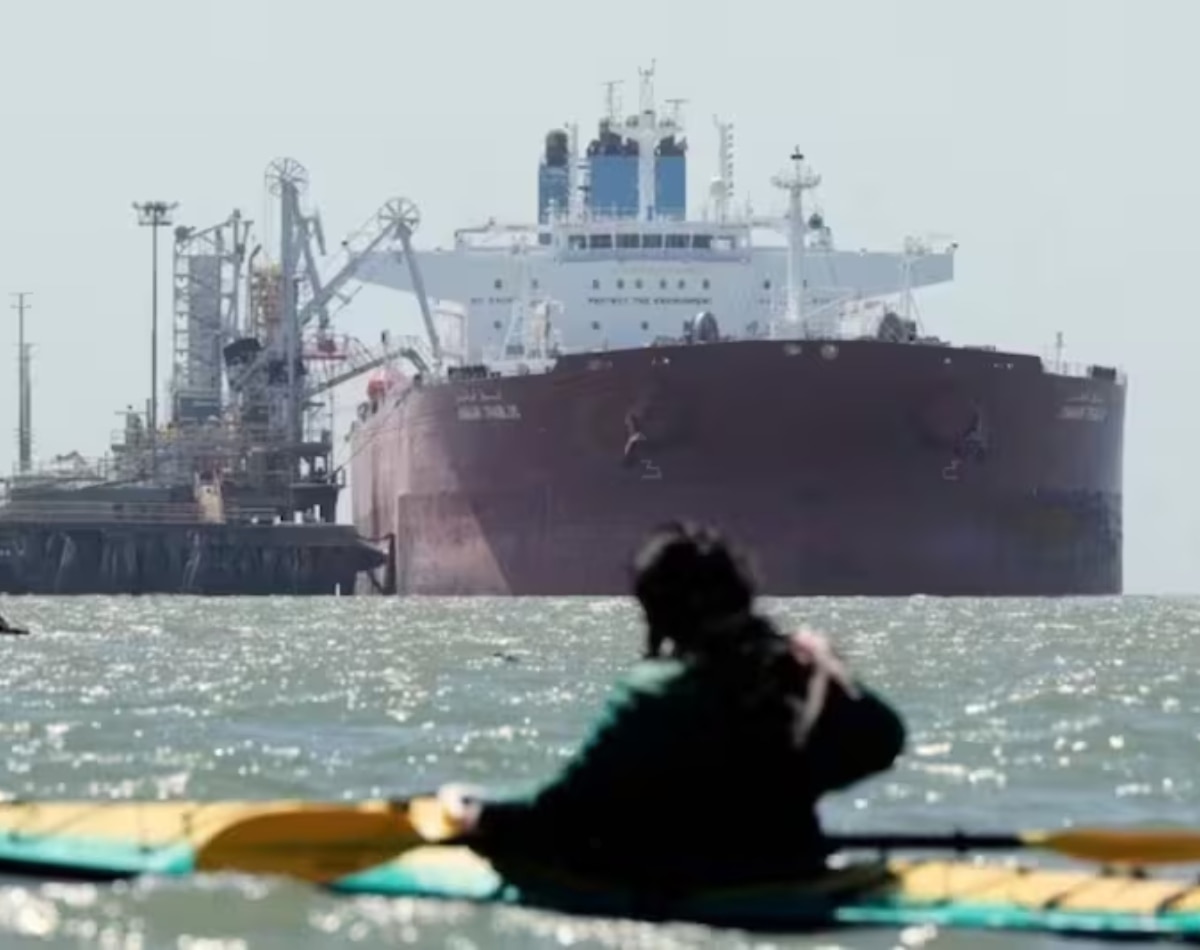 तेल-गैस का गहरा सकता है संकट. (Photo: File/AP) Iran Warning