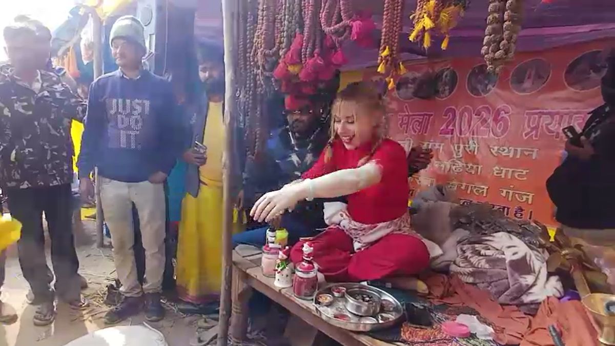 अध्यात्म की शरण में इटली की लुक्रेजिया… पिता संग प्रयागराज पहुंचीं, हाथ जोड़कर बोलीं- 'जय श्रीराम' अध्यात्म की शरण में इटली की लुक्रेजिया… पिता संग प्रयागराज पहुंचीं, हाथ जोड़कर बोलीं- 'जय श्रीराम'