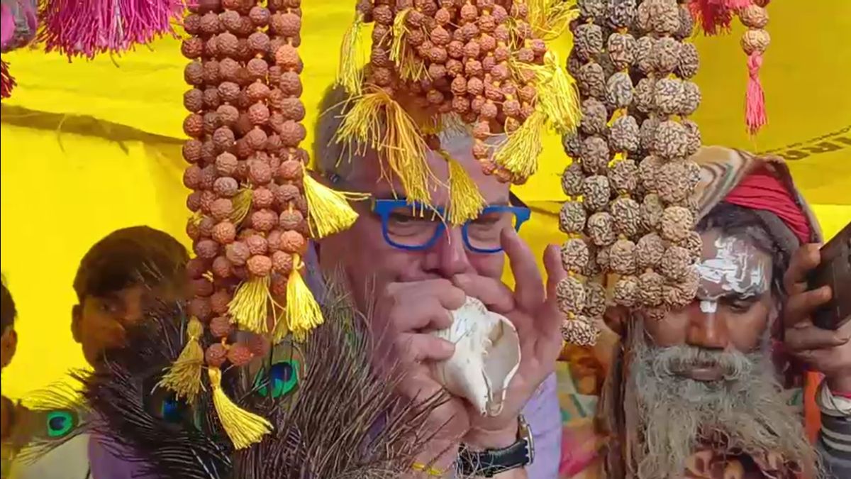 अध्यात्म की शरण में इटली की लुक्रेजिया… पिता संग प्रयागराज पहुंचीं, हाथ जोड़कर बोलीं- 'जय श्रीराम' अध्यात्म की शरण में इटली की लुक्रेजिया… पिता संग प्रयागराज पहुंचीं, हाथ जोड़कर बोलीं- 'जय श्रीराम'