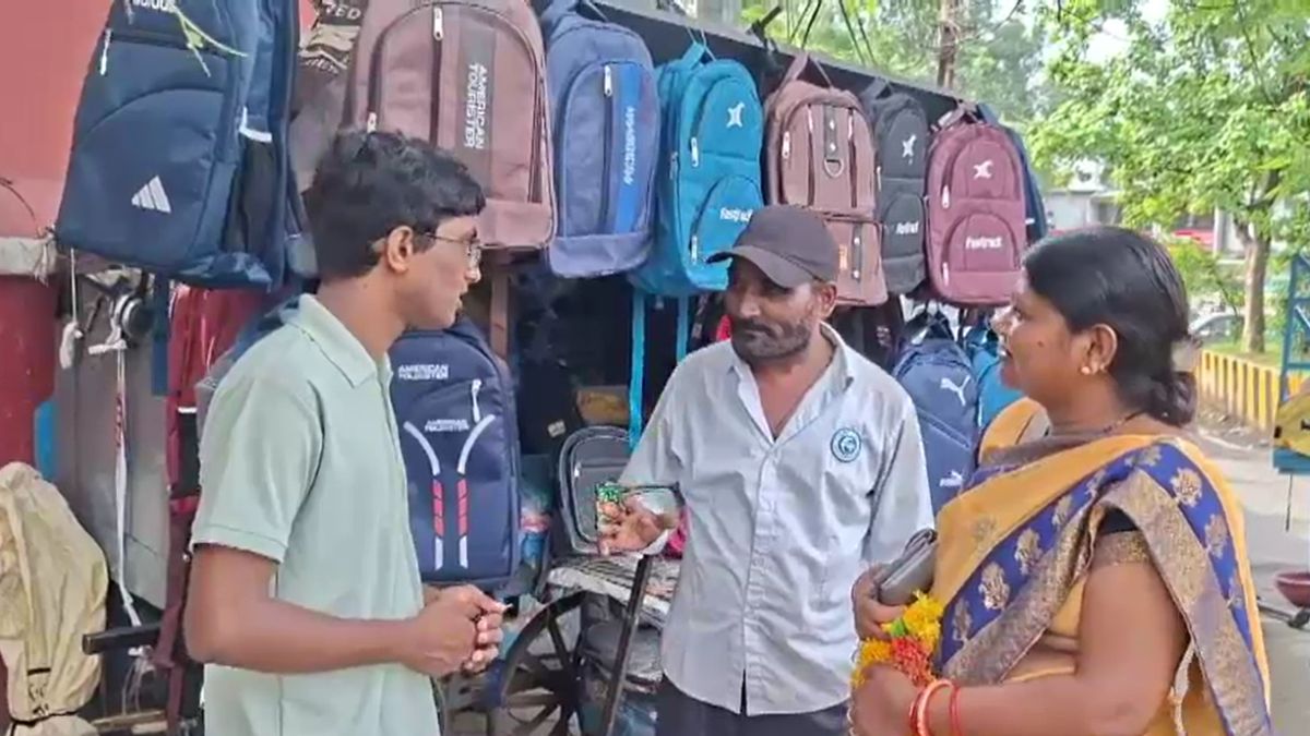 jabalpur success story father sells school bags on footpath son cracks neet jabalpur success story father sells school bags on footpath son cracks neet