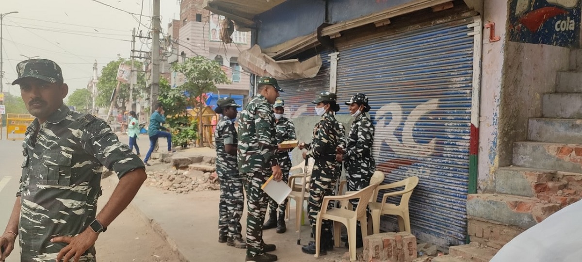 दिल्ली के जहांगीरपुरी में ईद मनाई गई.